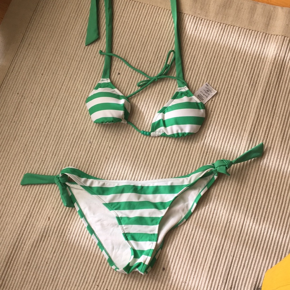 Two piece bathing suit by H&M size 4 US, new!!